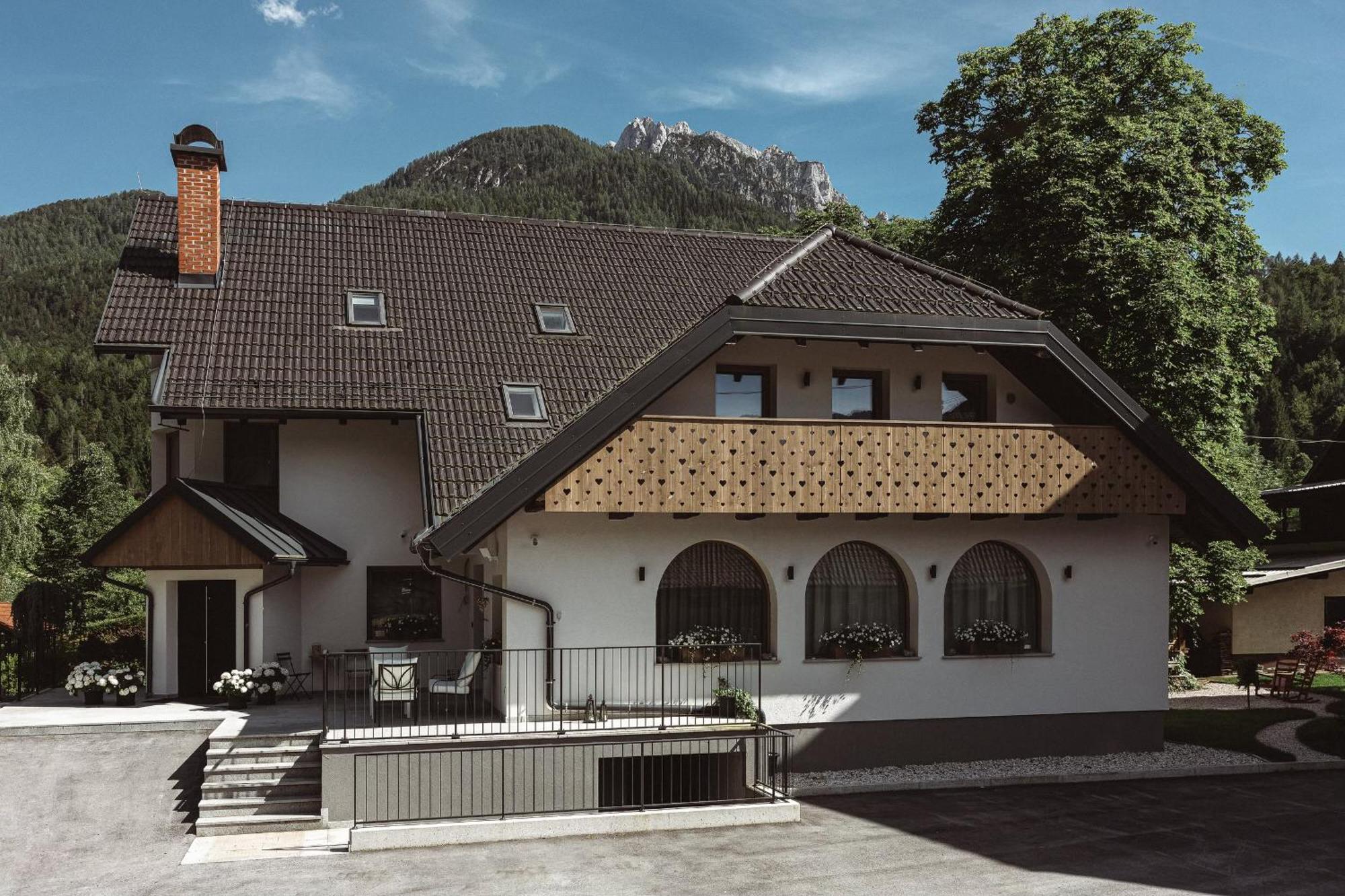 Apartments And Rooms Kaja Kranjska Gora Luaran gambar